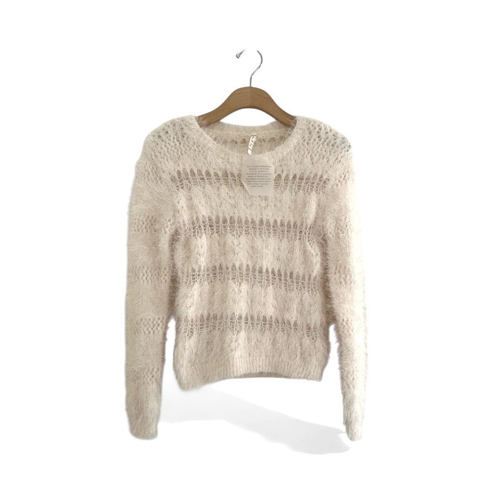 🕊️ Willow & Clay Eyelash Knit Sweater
